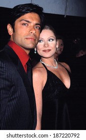 Kelly Ripa And Mark Consuelos At The Daytime Emmy Awards, NYC, 5/18/2001