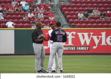 Ken Griffey, Jr. Greets Carlos Beltran And Carlos Delgado