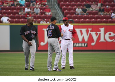 Ken Griffey, Jr. Greets Carlos Beltran And Carlos Delgado