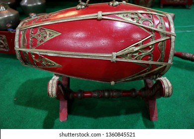 kendang images stock photos vectors shutterstock https www shutterstock com image photo kendang gamelan indonesian traditional musical instrument 1360845521