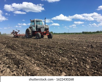 Kenosha Wisconsin, USA, Circa May 2017: Case 2090 Prepares Soil On Organic Family Farm. As The Right To Repair Issue Heats Up And The Cost Of New Equipment Rises, Farmers Turn To Older Tractors