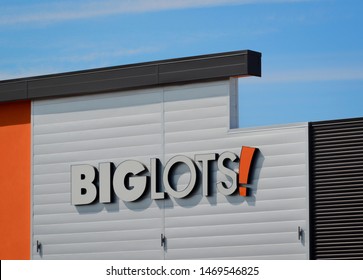 Kent, WA  USA - Aug. 3, 2019: Big Lots retail store sign on exterior of building