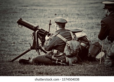 KENT,MILITARY ODYSSY SHOW ,ENGLAND-22 AUGUST 2009.WW1 Vickers machine gun crew.