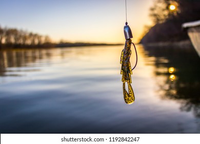 Kentucky Lake Early Fall Fishing For Largemouth Bass. Texas Weighted Creature Bait As The Sun Goes Down.