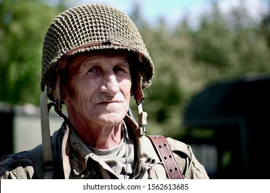 KENT,WAR AND PEACE SHOW,ENGLAND-28TH AUGUST 2009.Old US Army Airborne Soldier Portrait.Reenactor.