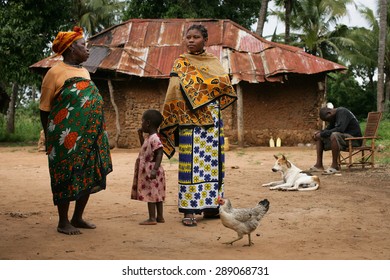 Kenya 2013 Year July 15 .African Family In The Yard Of His Home