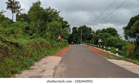 Kerala Beutiful Strait Way Road Turn Left