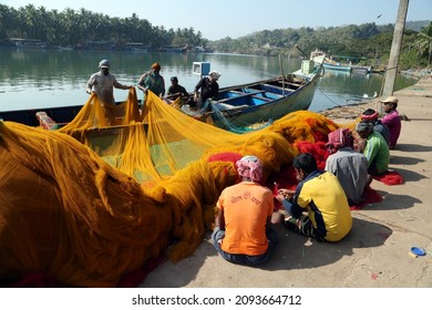 KERALA ESTATE, INDIA - DECEMBER 9, 2021: Fishermen Waiting To Sew Banquets While Waiting For Covid Restrictions