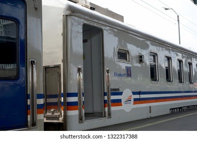 Kereta Api Diesel Executive Class Jakarta Surabaya, Transit In Station Bekasi (02-24-2019)