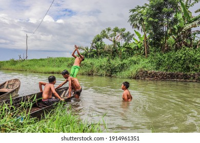 474 Hillbilly boy Images, Stock Photos & Vectors | Shutterstock