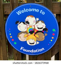 Kesgrave, Suffolk, UK - 3 October 2020: Sign On The Primary School Gate - Welcome To Foundation.