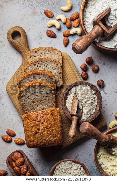 Keto bread cooking. Different types of nut
flour - almond, hazelnut, cashew and baking ingredients, dark
background, top view. Gluten free
concept.