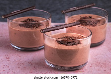 Keto Chocolate Mousse. Healthy Chocolate Mousse. Chocolate Avocado Banana Pudding Deliciously Rich And Creamy Mousse. 