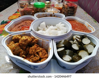 Ketupat Lemang Chicken Rendang Rendang Daging Stock Photo 1420446497 ...