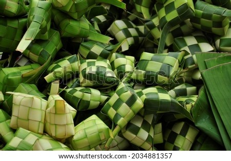 Ketupat is a special food during Eid for some Muslims in Indonesia, Ketupat is a snack that is expected at the time of Eid celebrations. This photo is suitable for culinary promotions and the fresh gr Imagine de stoc © 