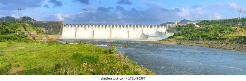 Kevadia ,10, September ,2010 : Panoramic View OfSardar Sarovar Dam Hydro Electric Power Project Of 1450 MW Capacity With Overflowing  Waters Of River Narmada At Kevadia, Gujarat, 
India, Asia 