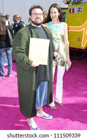 Kevin Smith And Jennifer Schwalbach Smith Arriving At The 2007 MTV Movie Awards. Gibson Amphitheatre, Universal City, CA. 06-03-07