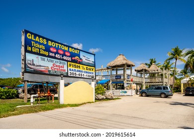 Key Largo, FL, USA - August 1, 2021: Photo Of A Glass Bottom Boat Tour Sign In The Florida Keys