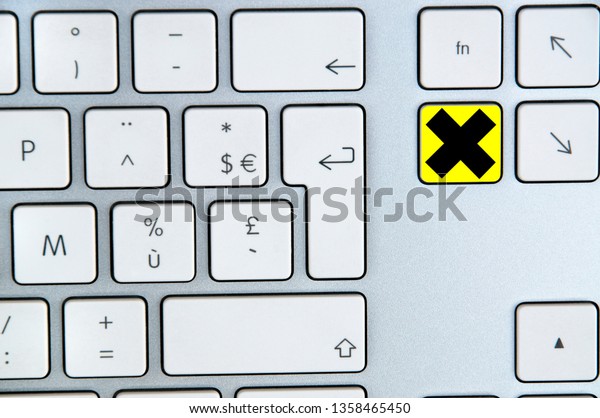 keyboard with delete\
key