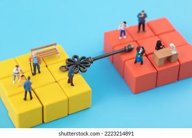The keys of both sides of the micro creative area pass