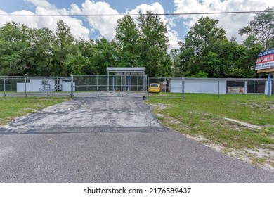 Keystone Heights, Florida USA - July 9, 2022: Exterior Of A Former Auto Mechanic Building Now Abandoned