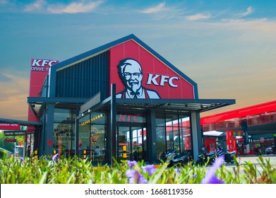 KFC restaurant sells fried chicken and drinks over 5000 branches on 9/3/2020