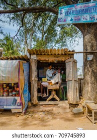 KHAJURAHO, INDIA - DEC 21, 2014: Unidentified People In A Professional Hairdresser In Street Salon. Khajuraho Is Small Town With Khajuraho Group Of Monuments Located In The Indian State Of Madhya