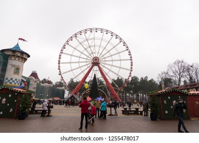 Kharkiv, Ukraine - December 31, 2017 Ferris At Gorky Park At Christmas Time. Crowded Poeple Around.