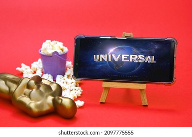 KHARKIV, UKRAINE - JUNE 1, 2020: Smartphone With Universal Pictures Studio Logo, Oscar Figure And Popcorn. Film Industry Concept.