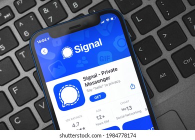 Kharkov, Ukraine - May 28, 2021: Signal Private Messenger App Icon Close-up Photo