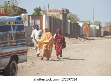 KHARTOUM, SUDAN - JANUARY 12,2010: Sudanese People Walk From A Bazaar  In Rural Area Near Khartoum. Sudan Remains One Of The Least Developed Countries In The World.