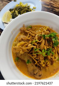 Khoa Soy Khai ( Noodle With Chicken Leg )
