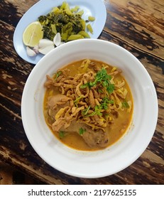 Khoa Soy Khai ( Noodles With Chicken Leg)