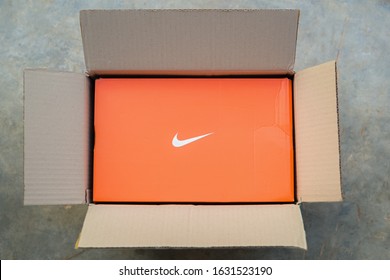 orange nike box