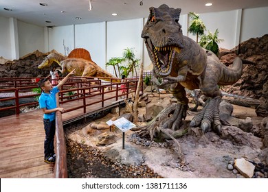 Khonkean, Thailand-April 26, 2019: Kids Family, Mother, Brother And Sisters Learning Outdoor At Phu Wiang Dinosaur Museum Is Geological Museum Mainly Exhibiting Fossils In Khonkean Thailand