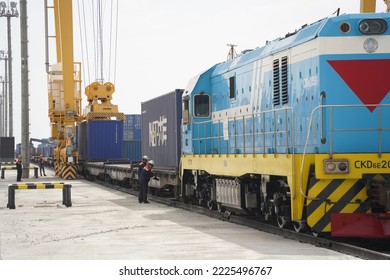 Khorgos, Kazakhstan - 09.22.2022 : Unloading Of Cargo Containers In The Dry Port Of Khorgos.