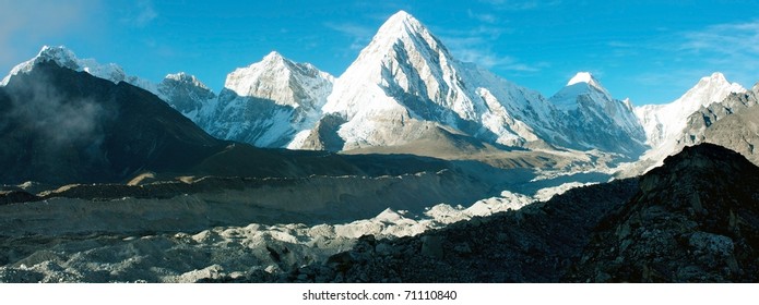 khumbu valley, khumbu glacier and pumo ri peak - nepal