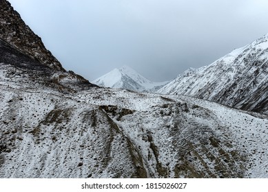 Khunjerab Pass Is A 4,693-meter-high Mountain Pass In The Karakoram Mountains, In A Strategic Position On The Northern Border Of Pakistan And On The Southwest Border Of China