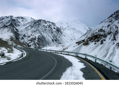 Khunjerab Pass Is A 4,693-meter-high Mountain Pass In The Karakoram Mountains, In A Strategic Position On The Northern Border Of Pakistan And On The Southwest Border Of China