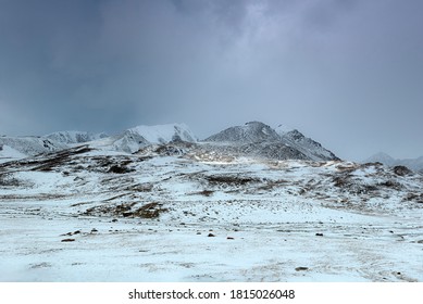 Khunjerab Pass Is A 4,693-meter-high Mountain Pass In The Karakoram Mountains, In A Strategic Position On The Northern Border Of Pakistan And On The Southwest Border Of China