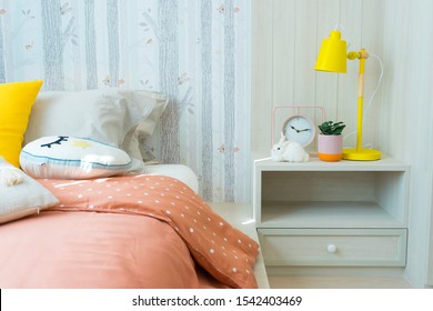 Kid Bedroom With Yellow Table Lamp On Side Table.