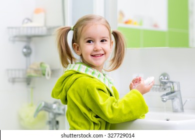 Kid Child Girl Washing Her Face Stock Photo 327729014 | Shutterstock