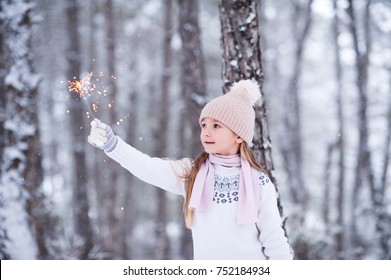 337,447 Little Girl Winter Images, Stock Photos & Vectors | Shutterstock