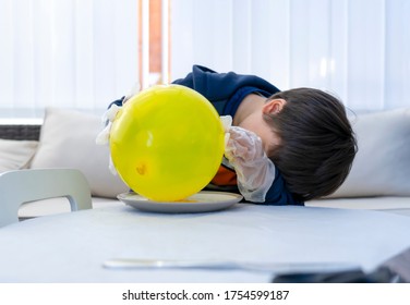 Kid Holding Balloon Above Plate Of Dry Gelatin Crystals, School Kid Doing Science Project, Experiment With Gelatine And Static Charged Balloon, Science Experiment Concept, Home Schooling