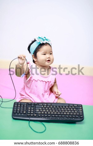 kid play computer keyboard