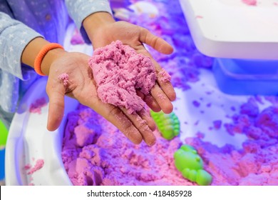 Kid Play Kinetic Sand