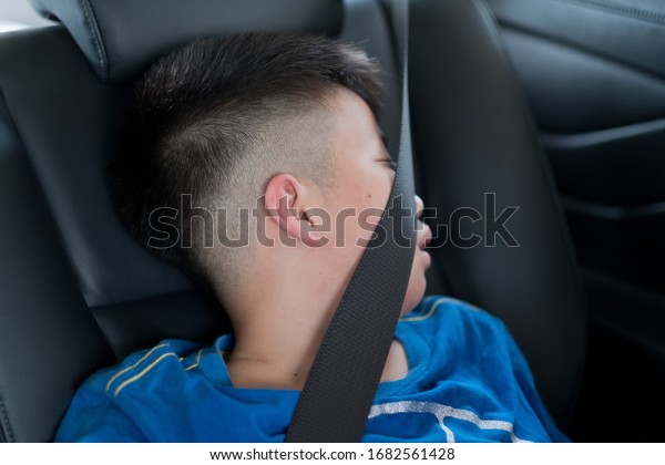 kid
sleep on car, child feel sick, sleep on car
seat
