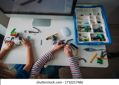 Kids Build Robot And Program It On Computer