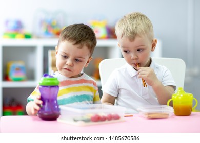 Kids have pause to eat in kindergarten or daycare