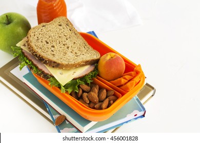 586 Mom and kid lunch box Images, Stock Photos & Vectors | Shutterstock